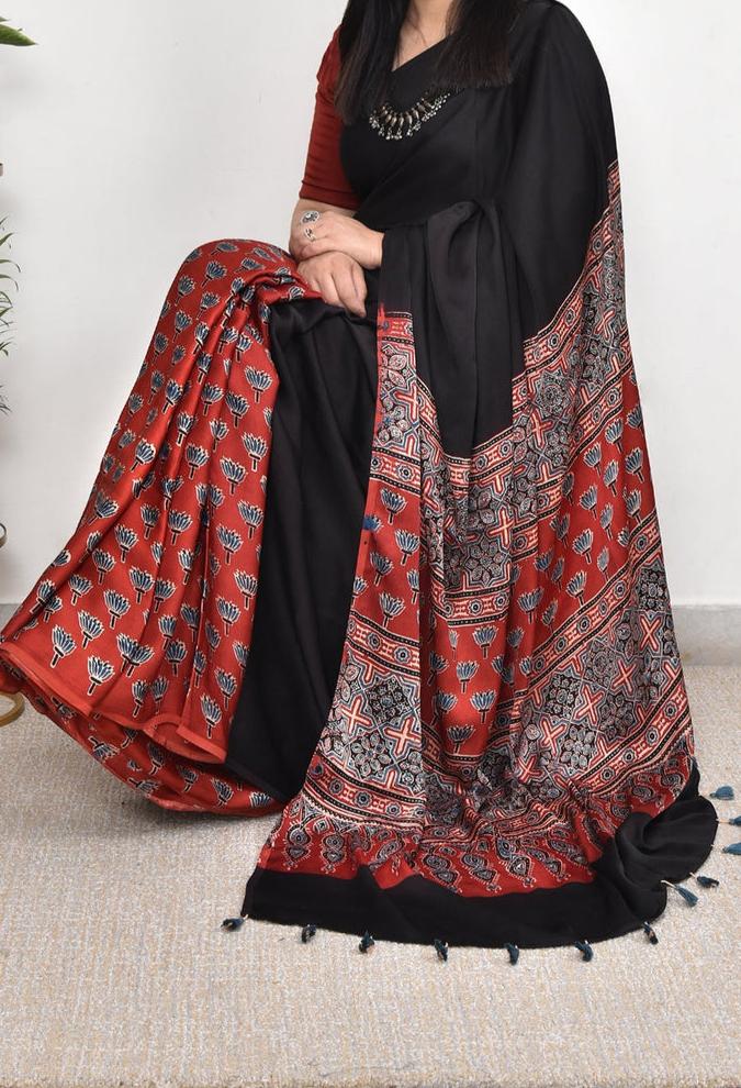 AJRAKH BLACK AND MAROON MODAL SILK DIGITAL PRINTED SAREE